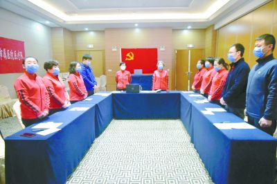 振奮精神堅定信心向疫情發起總攻