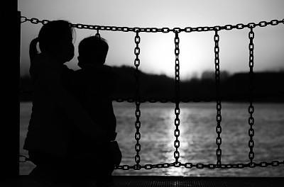 從“媽寶男”看獨立人格教育的缺失