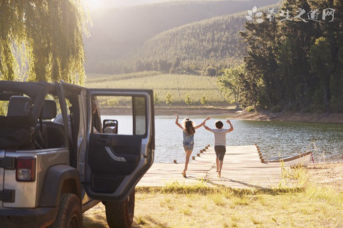 芝加哥一男子為減壓連續(xù)365天跳湖 如何正確減壓-易網(wǎng)健康<a href=http://m.logojc.com/jkys/ target=_blank class=infotextkey>養(yǎng)生</a>網(wǎng) 芝加哥一男子為減壓連續(xù)365天跳湖 如何正確減壓