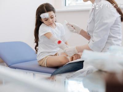 英國一醫生在病人器官上刻下“SB”簽名遭停職