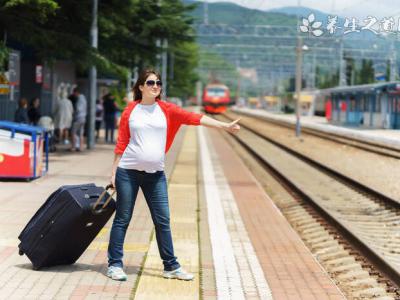 載735人列車被困鄭州超40小時 已斷水斷糧急需救援！