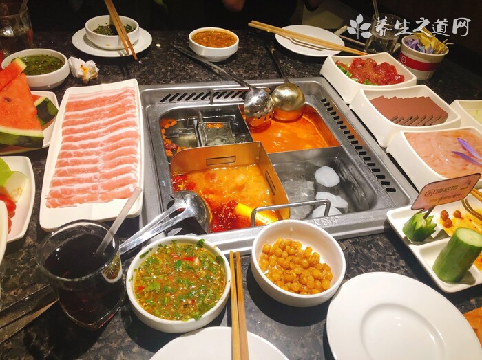 胖哥倆肉蟹煲死蟹當活蟹賣 大量使用過期食材-易網健康養生網 胖哥倆肉蟹煲死蟹當活蟹賣 大量使用過期食材