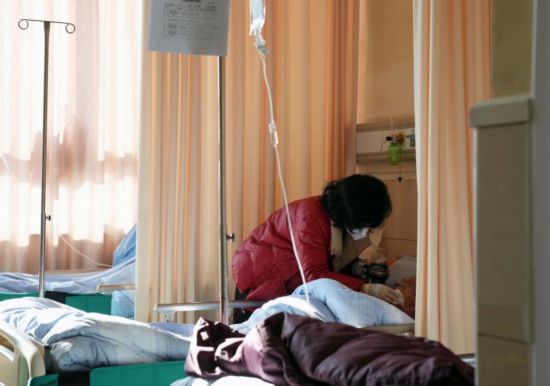 一線直擊:上海社區醫院助力重癥救治“關口前移”-易網<a href=http://m.logojc.com/ target=_blank class=infotextkey>健康養生</a>網 一線直擊:上海社區醫院助力重癥救治“關口前移”