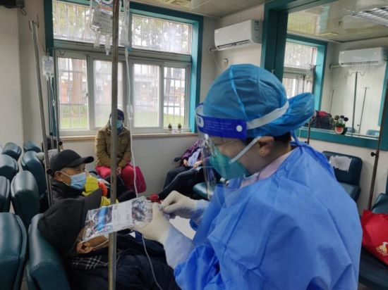 一線直擊:上海社區醫院助力重癥救治“關口前移”-易網健康<a href=http://m.logojc.com/jkys/ target=_blank class=infotextkey>養生</a>網 一線直擊:上海社區醫院助力重癥救治“關口前移”