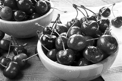 車厘子成年貨寵兒,它和櫻桃差的只是價格嗎?-易網健康<a href=http://m.logojc.com/jkys/ target=_blank class=infotextkey>養生</a>網 車厘子成年貨寵兒,它和櫻桃差的只是價格嗎?