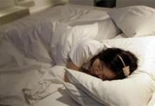 晚上老失眠是因?yàn)槭裁丛?  style=