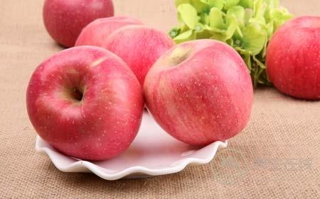 全世界人都愛(ài)它 一天吃幾個(gè)蘋(píng)果最好 全世界人都愛(ài)它 一天吃幾個(gè)蘋(píng)果最好