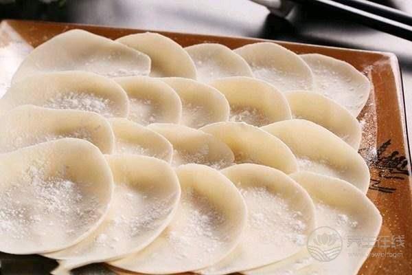 常買餃子皮和面條的人注意了！一定要注意辨別這點