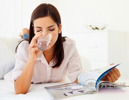 白開水喝一個月后好處超出想象 白開水喝一個月后好處超出想象