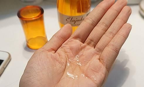 我們日常所用的護發精油究竟存在哪些功效-易網健康<a href=http://m.logojc.com/jkys/ target=_blank class=infotextkey>養生</a>網 我們日常所用的護發精油究竟存在哪些功效