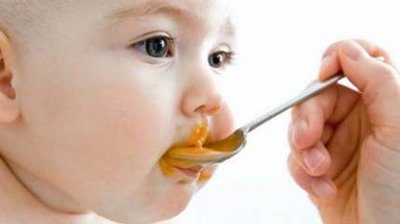 嬰兒在不同的年齡階段應該如何添輔食