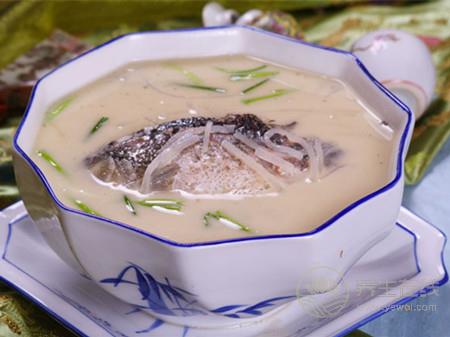 鯽魚湯有哪些簡單的做法 鯽魚湯的簡易做法-易網健康養生網 鯽魚湯有哪些簡單的做法 鯽魚湯的簡易做法