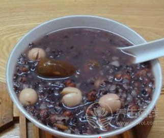 八款薏米減肥食譜 營養美味高效燃脂-易網<a href=http://m.logojc.com/ target=_blank class=infotextkey>健康養生</a>網 八款薏米減肥食譜 營養美味高效燃脂