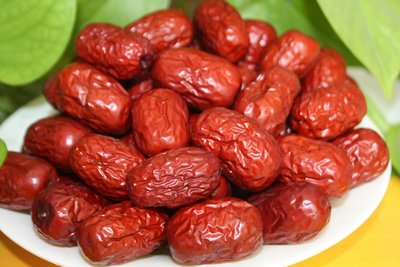 紅棗熱量是多少多吃紅棗對身體有哪些好處-易網健康<a href=http://m.logojc.com/jkys/ target=_blank class=infotextkey>養生</a>網 紅棗熱量是多少多吃紅棗對身體有哪些好處