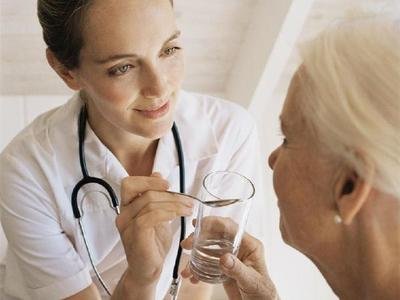 老年人服用藥物的時候要注意別犯這些錯誤-易網健康<a href=http://m.logojc.com/jkys/ target=_blank class=infotextkey>養生</a>網 老年人服用藥物的時候要注意別犯這些錯誤