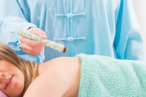 感冒了利用中醫艾灸治療的方法-易網健康<a href=http://m.logojc.com/jkys/ target=_blank class=infotextkey>養生</a>網 感冒了利用中醫艾灸治療的方法