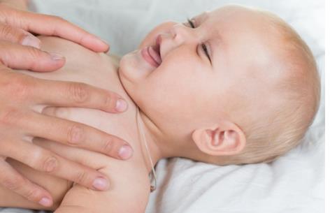 對寶寶唱歌開發智力有用嗎