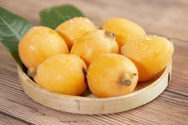 孕婦可以吃枇杷嗎 枇杷的作用和功效-易網<a href=http://m.logojc.com/ target=_blank class=infotextkey>健康養生</a>網 孕婦可以吃枇杷嗎 枇杷的作用和功效