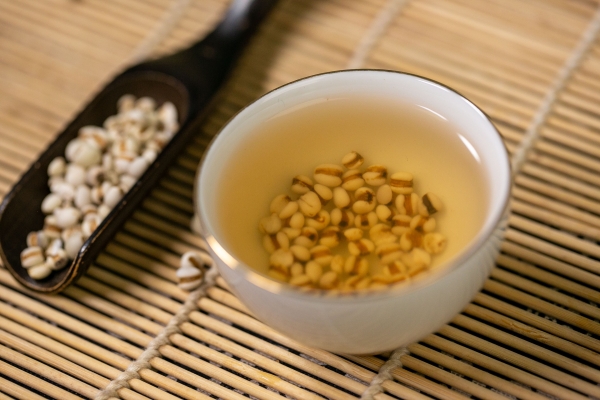 女人濕氣重怎么調理吃什么效果好 焦慮癥會引起濕氣重嗎-易網健康<a href=http://m.logojc.com/jkys/ target=_blank class=infotextkey>養生</a>網 女人濕氣重怎么調理吃什么效果好 焦慮癥會引起濕氣重嗎