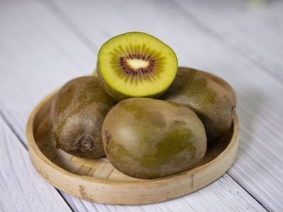 獼猴桃怎么催熟 獼猴桃硬的放冰箱還是常溫下