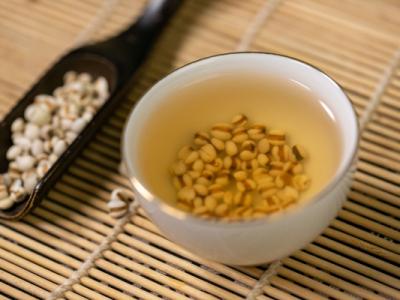 女人濕氣重怎么調(diào)理吃什么效果好 焦慮癥會引起濕氣重嗎