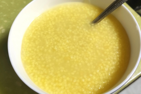 腸胃不好可以吃小米粥嗎-易網(wǎng)<a href=http://m.logojc.com/ target=_blank class=infotextkey>健康養(yǎng)生</a>網(wǎng) 腸胃不好可以吃小米粥嗎