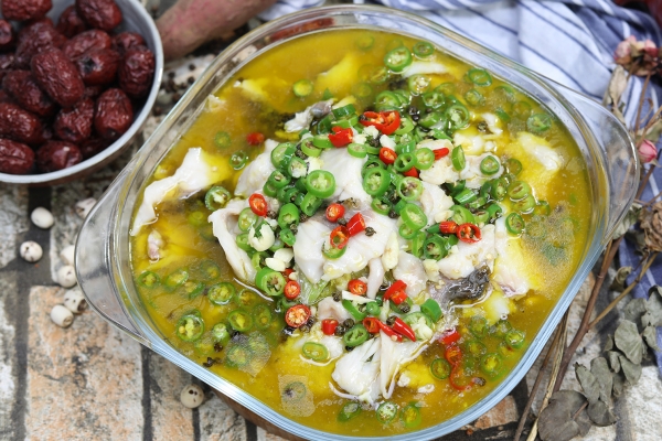 鮰魚的功效與作用、禁忌和食用方法-易網健康<a href=http://m.logojc.com/jkys/ target=_blank class=infotextkey>養生</a>網 鮰魚的功效與作用、禁忌和食用方法