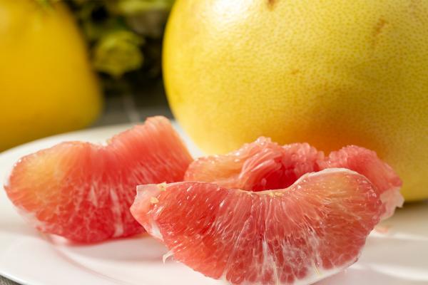 葡萄柚對肝臟排毒有哪些益處