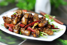 鄉下這蟲子叫唐僧肉,上等補腎食材,可惜很多人不敢吃