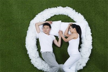 懷孕三個月可以同房嗎?夫妻性生活要注意孕期的三個階段-易網<a href=http://m.logojc.com/ target=_blank class=infotextkey>健康養生</a>網 懷孕三個月可以同房嗎?夫妻性生活要注意孕期的三個階段