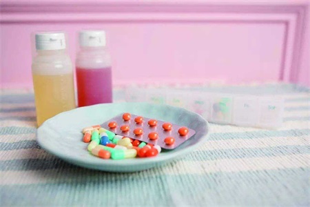 女性吃避孕藥不僅不會影響生育,竟有這么多好處你知道嗎-易網<a href=http://m.logojc.com/ target=_blank class=infotextkey>健康養生</a>網 女性吃避孕藥不僅不會影響生育,竟有這么多好處你知道嗎