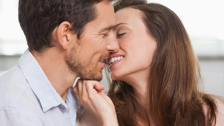 房事助性用很么方法最好 5個技巧讓<a href=http://m.logojc.com/tags-性生活.html target=_blank class=infotextkey>性生活</a>如魚得水-易網(wǎng)健康<a href=http://m.logojc.com/jkys/ target=_blank class=infotextkey>養(yǎng)生</a>網(wǎng) 房事助性用很么方法最好 5個技巧讓性生活如魚得水