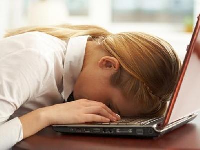 導(dǎo)致落枕的原因有哪些 白領(lǐng)應(yīng)該如何預(yù)防頸椎病