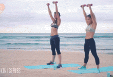 沙灘燃脂訓練，兩個小天使帶你打造魔鬼身材