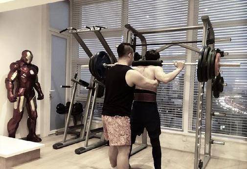 李晨的肌肉是怎么練的 一周練四次