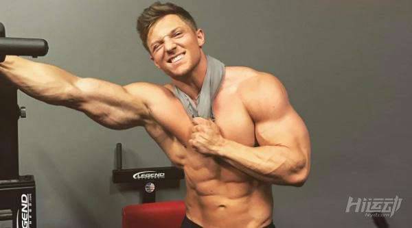 一天攝入10000千卡熱量會怎樣？健美運動員飲食極限挑戰