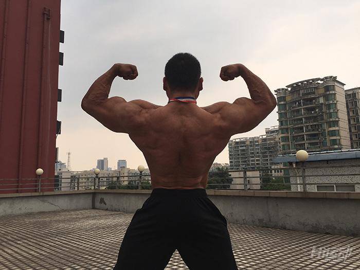 劉一陽(yáng)獲得中國(guó)健美健身公開(kāi)賽綿陽(yáng)站金牌