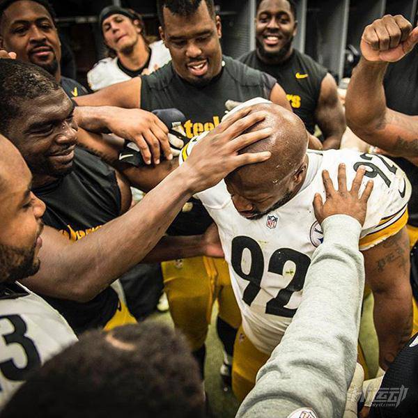 橄欖球運動為什么會經常腦震蕩？看完球員訓練！這跟撞車沒區別