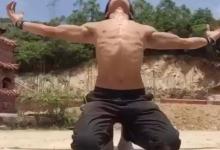 看搬磚小哥如何在工地健身 大寫的牛！