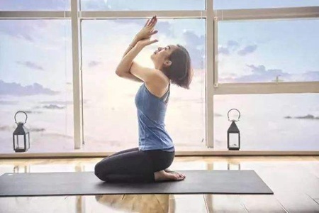 瑜伽初學(xué)者會犯的三個壞習(xí)慣,讓運動無效的錯誤方法你中了嗎-易網(wǎng)健康養(yǎng)生網(wǎng) 瑜伽初學(xué)者會犯的三個壞習(xí)慣,讓運動無效的錯誤方法你中了嗎