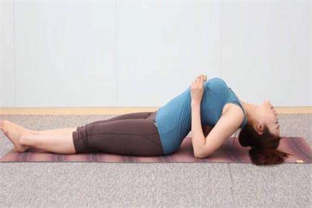 豐胸瑜伽的基本動作,簡單快速幫你胸部練豐滿-易網健康養生網 豐胸瑜伽的基本動作,簡單快速幫你胸部練豐滿