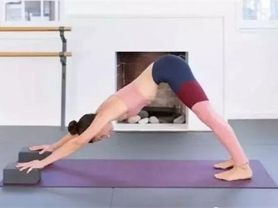 練習瑜伽動作不標準怎么辦？巧用瑜伽磚可以事半功倍