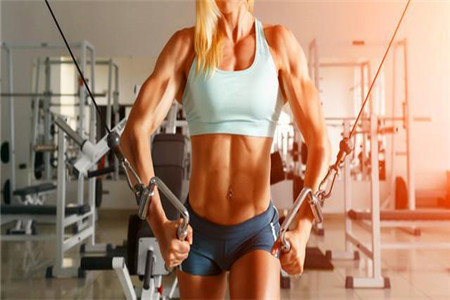 日常保持練習正確的瑜伽動作,還你一個健康身心-易網健康<a href=http://m.logojc.com/jkys/ target=_blank class=infotextkey>養生</a>網 日常保持練習正確的瑜伽動作,還你一個健康身心