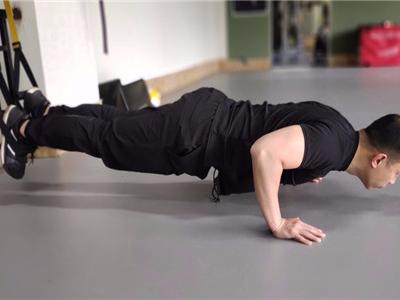 練習瑜伽動作能給我們帶來什么好處，不只是強健的身體