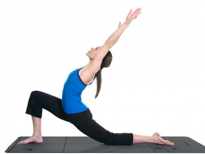 晚飯過后進行練瑜伽將身體內一天積攢的毒素進行排出