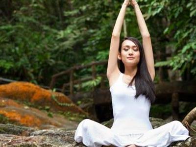 瑜伽初入門教學視頻,四個新手拉伸的基礎動作圖片