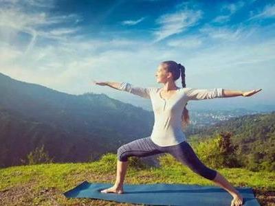 初入門八個最簡單的瑜伽動作圖片,教你拉伸腰背大腿肌肉