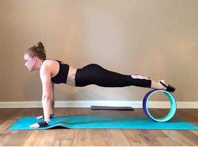 減肚子最有效的瑜伽動作圖片，六個瑜伽初入門體式教學