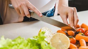 飯前減肥妙招，喝蘋果汁、綠茶