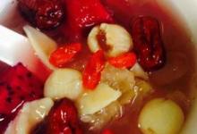 火龍果蓮子百合桂圓紅棗枸杞銀耳湯的做法-甜味煮菜譜